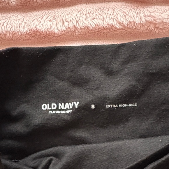 Old Navy Black Women's Bike Shorts - Picture 2 of 4